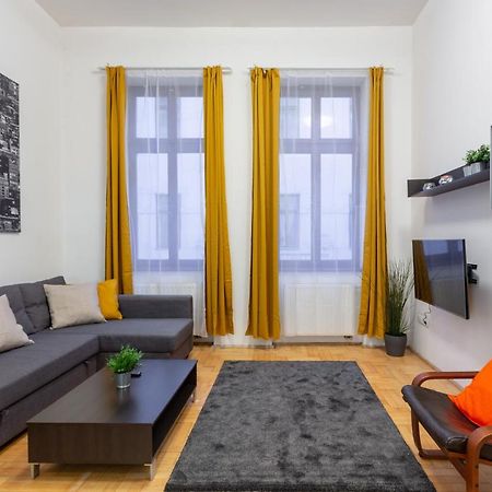 Dowtown Home In The Gozsdu Garden Будапеща Екстериор снимка
