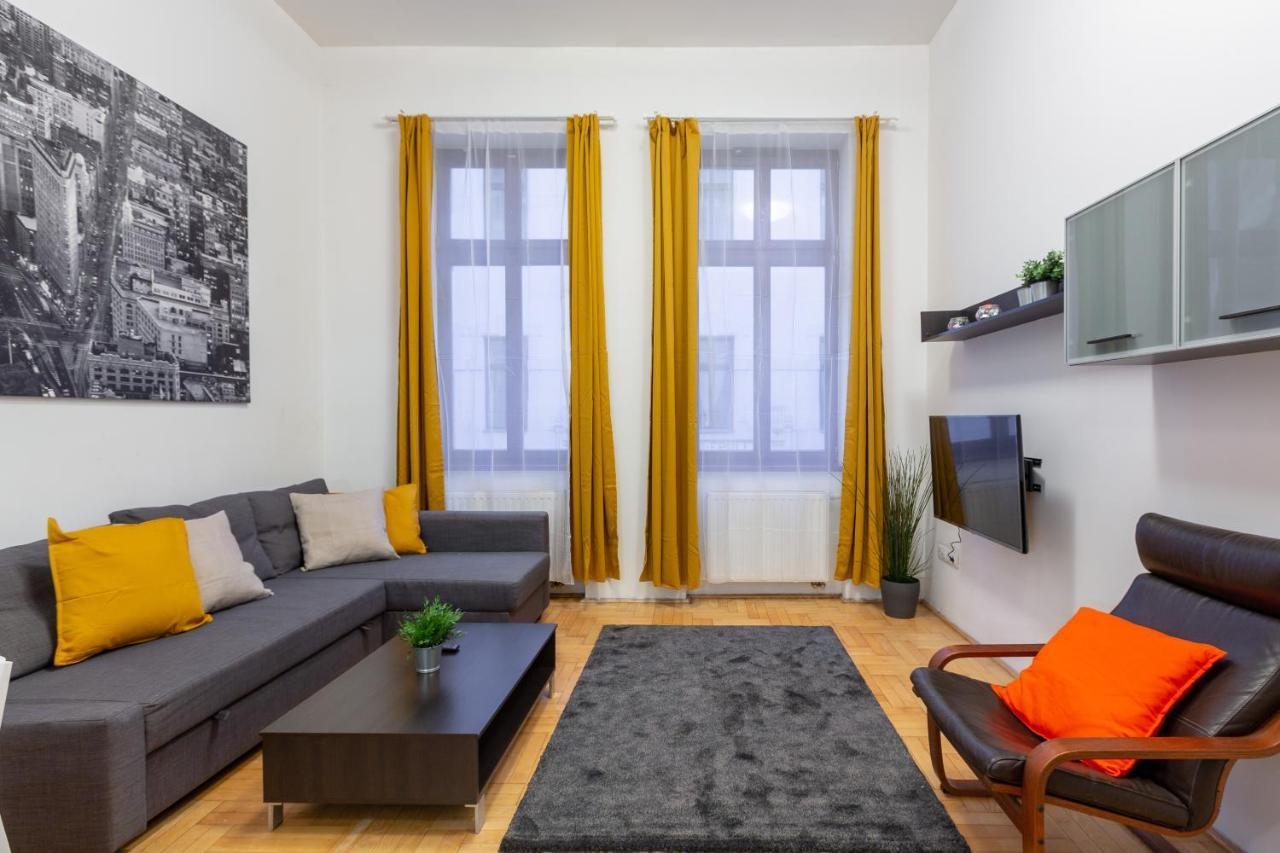 Dowtown Home In The Gozsdu Garden Будапеща Екстериор снимка